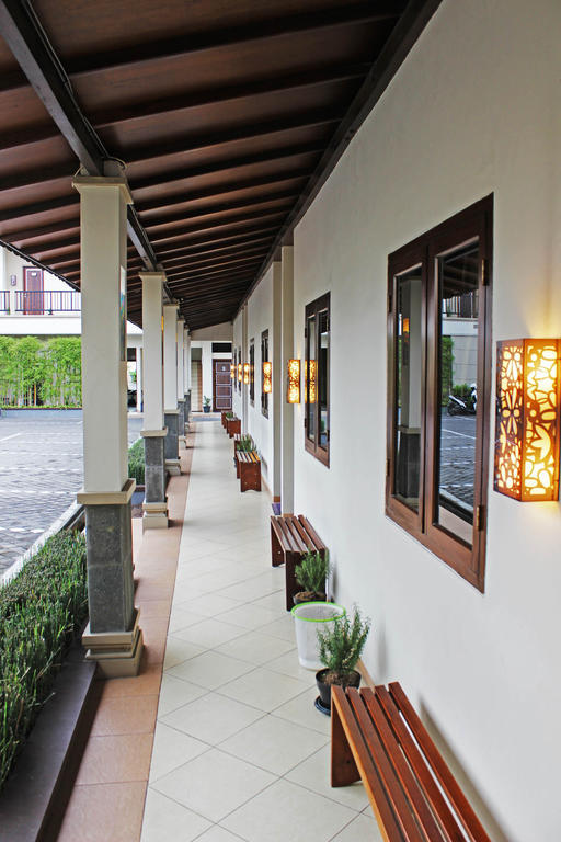 Hotel C3 Semarang Exterior photo