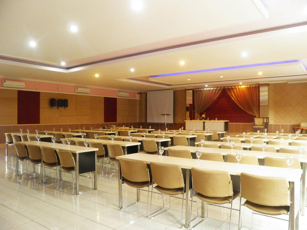 Hotel C3 Semarang Exterior photo