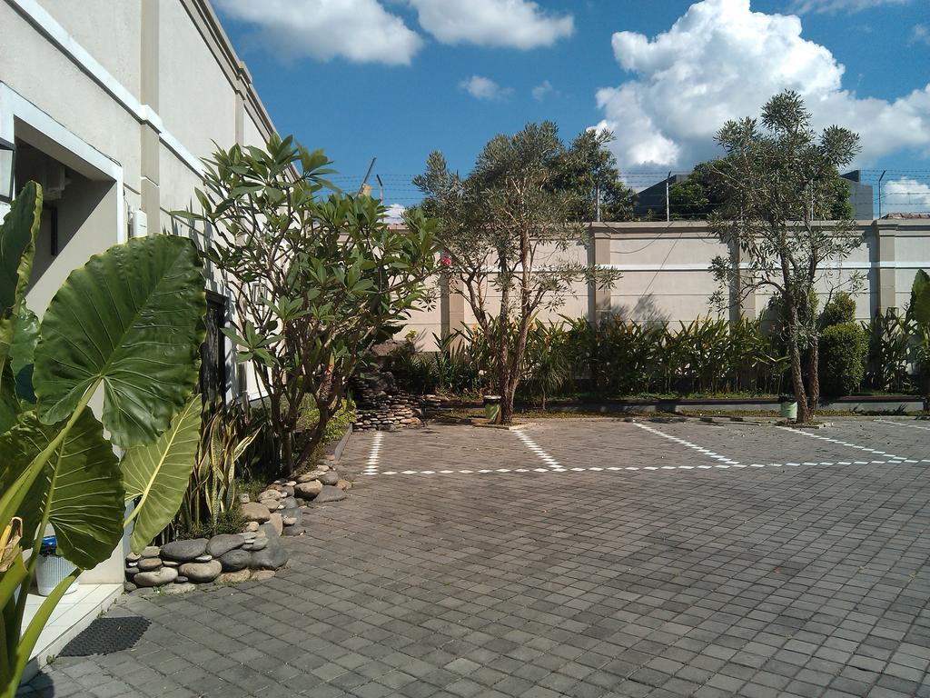 Hotel C3 Semarang Exterior photo